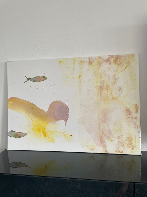 Kunstwerk "Fishes" auf dunklem Sideboard | un-artig