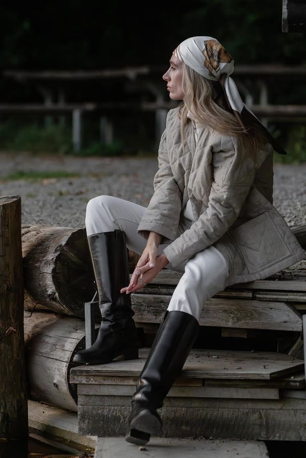 Seidentuch am Kopf Un-artig