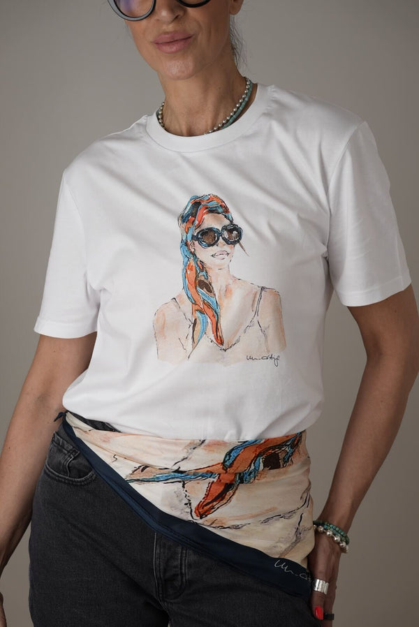 T-Shirt und Seidentuch am ModelUn-artig Motiv 2